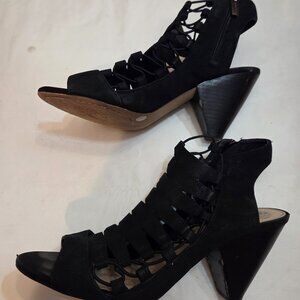 Vince Camuto, sexy black  suede sandals with chunky heel, zipper on side